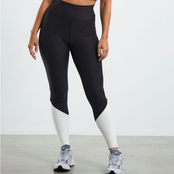 WeWoreWhat Color Block Leggings Black/White Size Large NWT - Picture 4 of 14